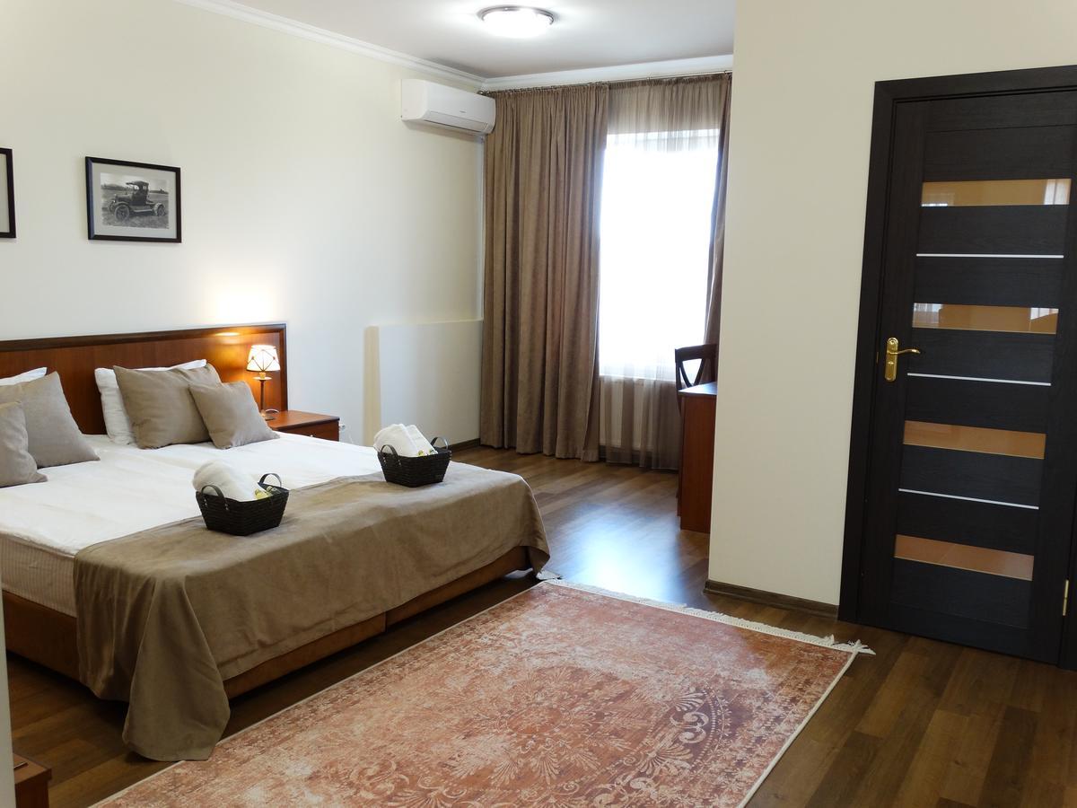 Henry Ford Mini Hotel Oldenburg Bagian luar foto