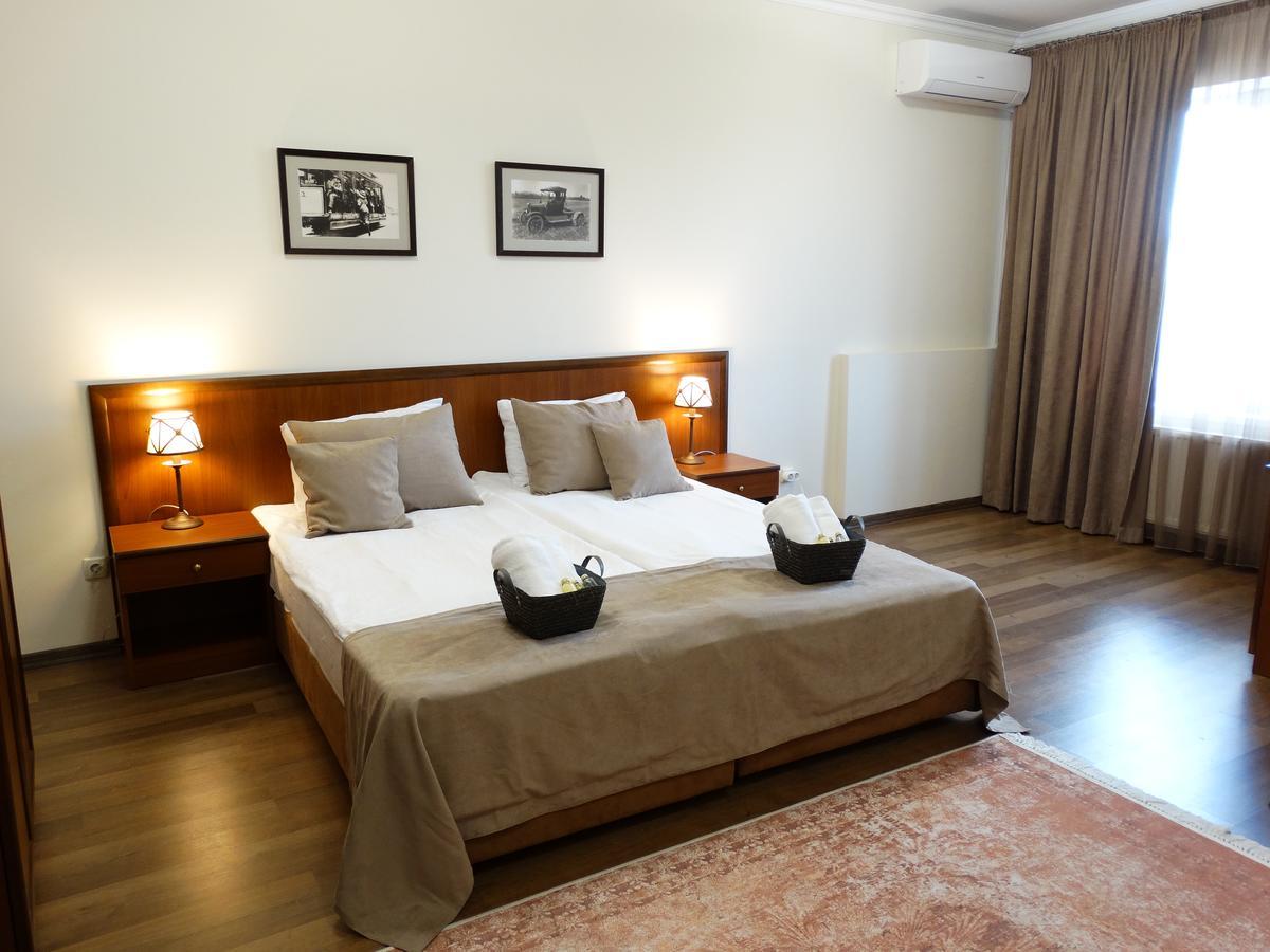 Henry Ford Mini Hotel Oldenburg Bagian luar foto