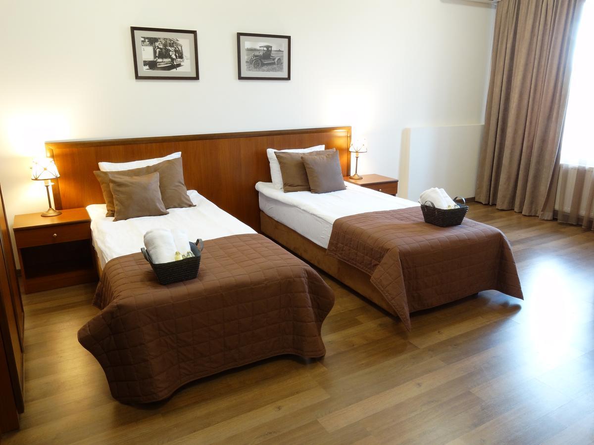 Henry Ford Mini Hotel Oldenburg Bagian luar foto