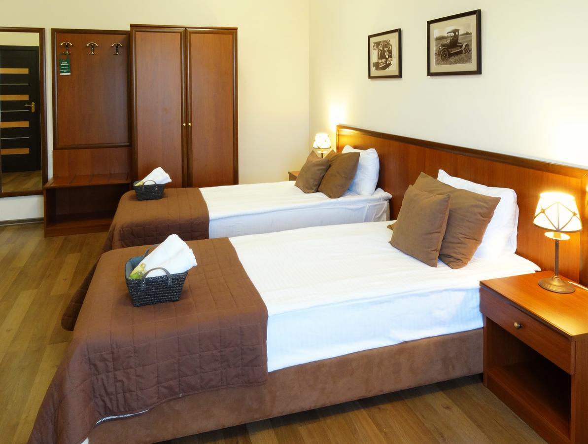 Henry Ford Mini Hotel Oldenburg Bagian luar foto